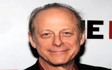 بازیگر سرشناس بر اثر کرونا درگذشت