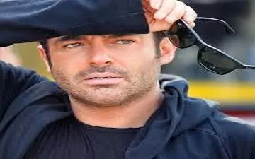 گریم عجیب محمدرضا گلزار در فیلم آینه بغل