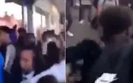 درگیری فیزیکی شدید دانش آموزان در خیابان! +فیلم 