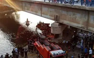 مرگ دلخراش ۱۸ مسافر در سقوط اتوبوس به رودخانه