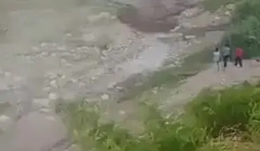 لحظه ورود سیل به رودخانه نوده خاندوز شهرستان آزادشهر + فیلم