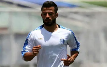  مرتضی آقاخان بازیکن استقلال در انتظار تصمیم فرهاد مجیدی