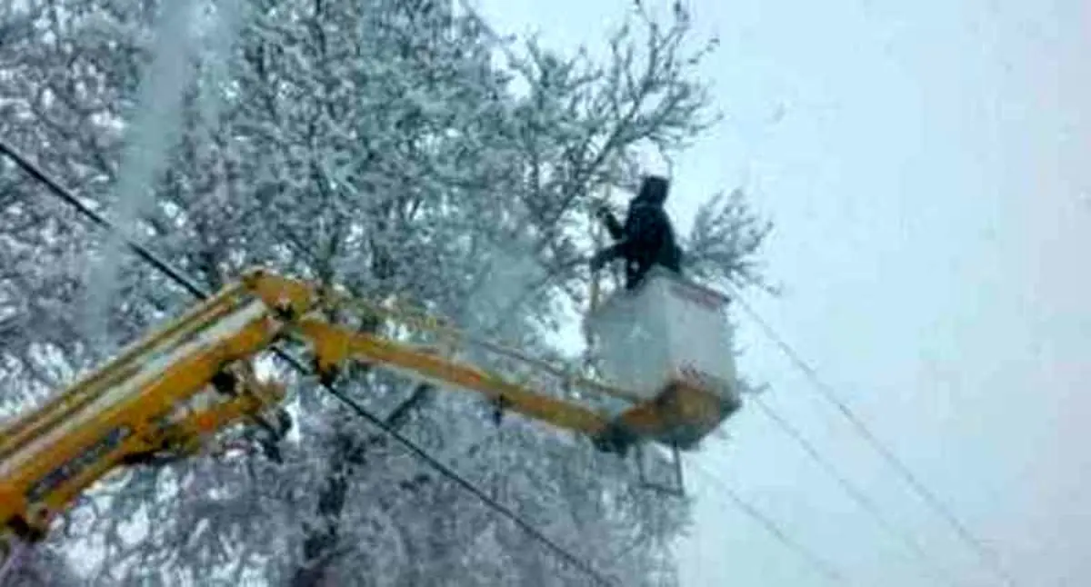  برف سبب قطعی برق 210 هزار مشترک در البرز شد