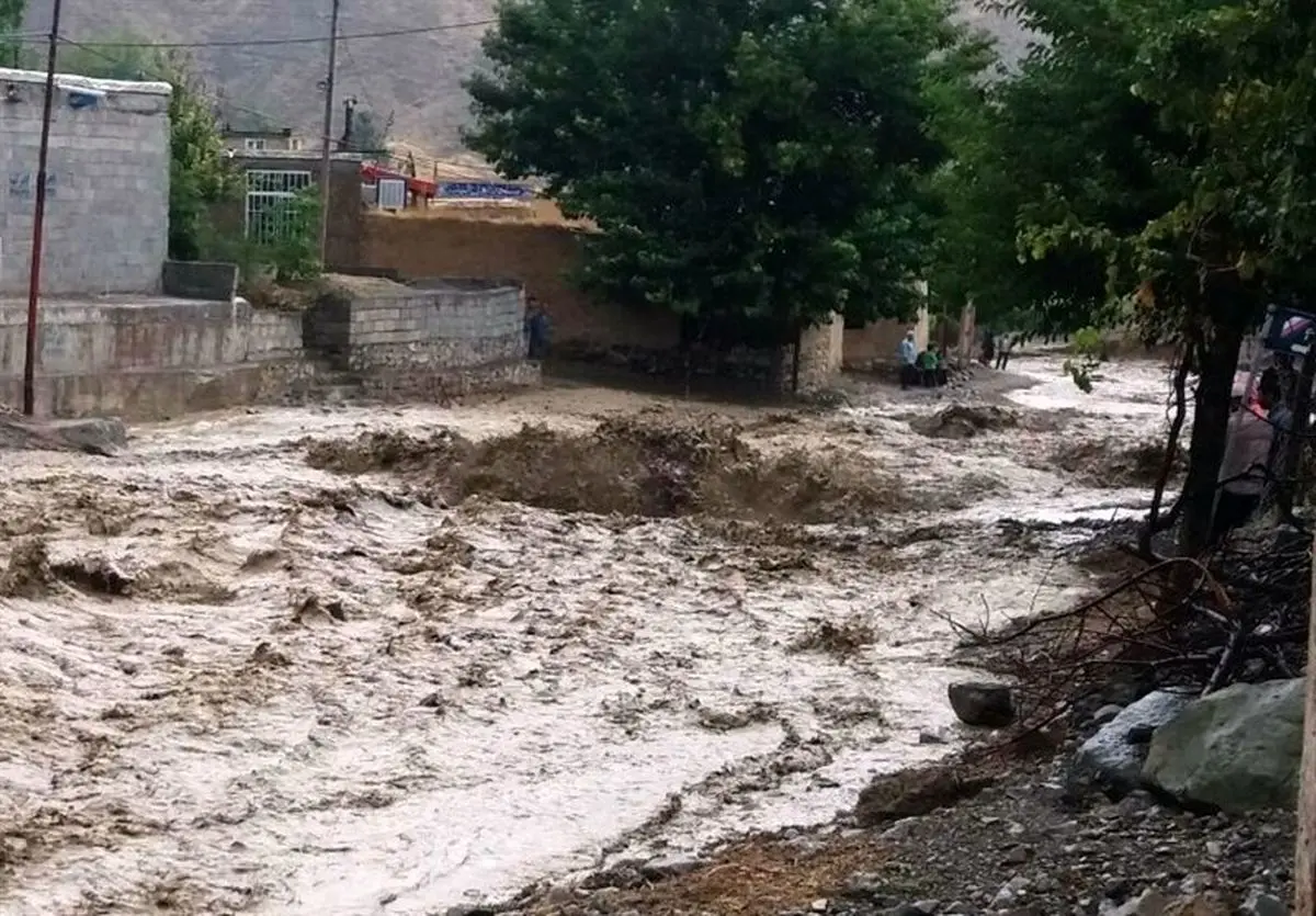 سیل راه ارتباطی ۱۵ روستای مارگون را مسدود کرد/زندگی مردم دو روستا مختل شد 