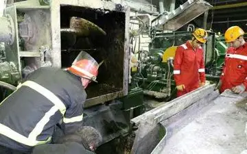 دستگاه میکسر جان کارگر جوان را گرفت 