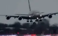  جدال هواپیمای مسافربری با طوفان در زمان فرود در فرودگاه لندن 