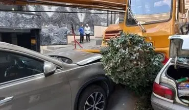 برخورد مرگبار جرثقیل با ۲ دستگاه خودرو در تهران
