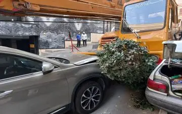 برخورد مرگبار جرثقیل با ۲ دستگاه خودرو در تهران