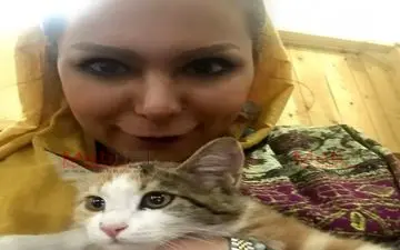 گربه بازی بهار ارجمند در یزد! (عکس)