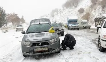 بارش برف محور سمنان-فیروزکوه مسدود کرد