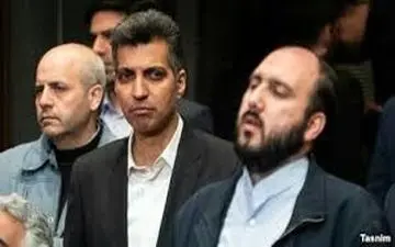 حمله ملخ‌ ها، رقص رضا کیانیان و شعار سیاسی برای فردوسی‌پور