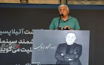 تصویری غم انگیز از ستاره پسیانی در زمان خاکسپاری آتیلا پسیانی!
