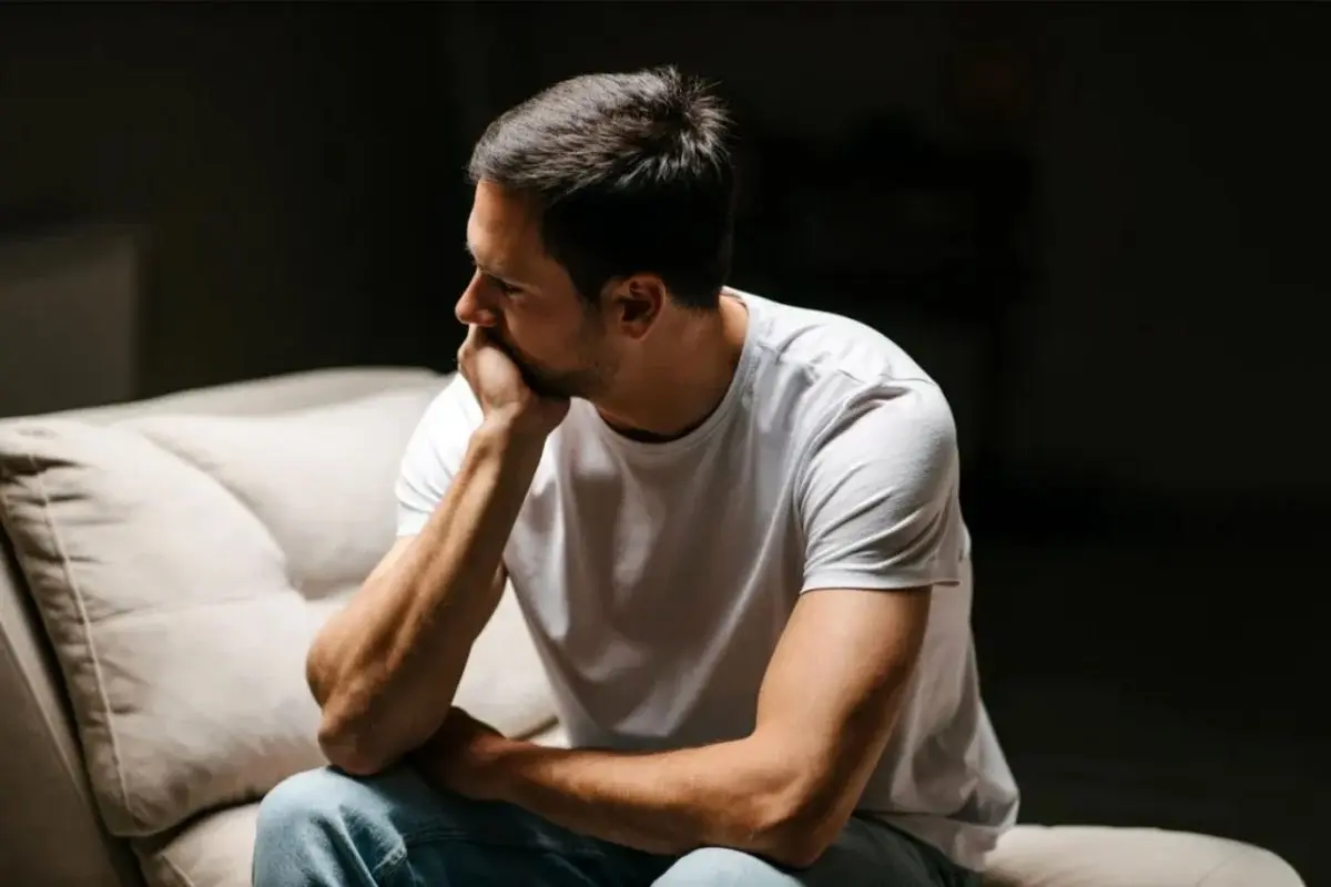 سلامت روان مردان: سکوتی که سنگین تمام می‌شود/ چگونه آن‌ها را به صحبت‌کردن تشویق کنیم و از چه جملاتی بپرهیزیم؟