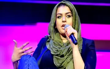 اینفلوئنسر زن مسلمان از پرواز خطوط هوایی آمریکا اخراج شد
