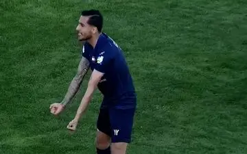 گل اول گل گهر به ملوان + ویدئو