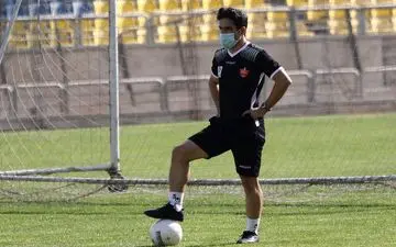 حضور سمیعی در تمرین پرسپولیس و گفت و گو با گل محمدی