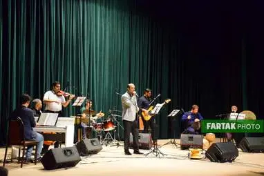 آخرین کنسرت سال در همدان / با اجرای گروه چکاد و با صدای هنرمند مردمی «کاظم مرادی»