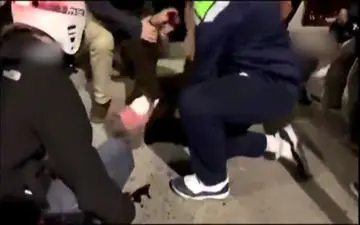 فیلمی از لحظه هدف قرار گرفتن یک خبرنگار توسط پلیس آمریکا