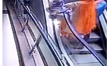 سلفی مادر ، جان کودک 10 ماهه را به خطر انداخت! 