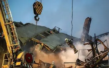 تاکنون فقط یک جسد خارج شده است/کاهش تعداد آتش‌نشانان مفقود به ۱۵ نفر 