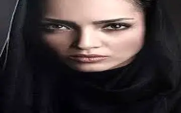 تیپ پسرانه خاطره اسدی، کنار استخر