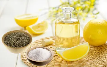 ۱۷ دلیل برای سم زدایی بدن با نوشیدنی آب و لیمو و فلفل هندی