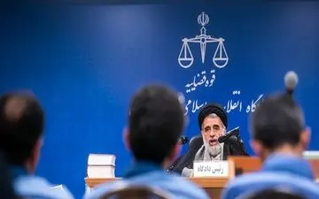 دادگاه ۹ نفر از اخلالگران ارزی برگزار شد/عراقچی پای میز محاکمه