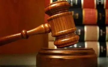 شوهر سابق همسرم هر شب به خانه ما می آید/از این همه ترس و دلهره خسته شدم! 