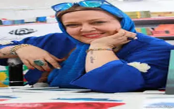 تیپ عجیب و غریب بهاره رهنما در اندونزی