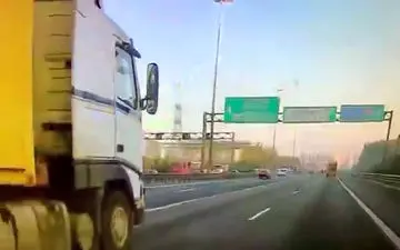 فیلم/ حادثه‌ای عجیب در اتوبان/ فرار معجزه آسا