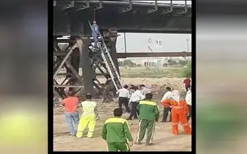 مرد جوان خودش را در منطقه سیل زده دار زد + عکس 