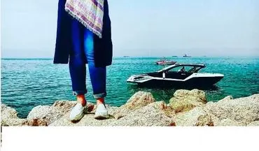ظاهر متفاوت سارا منجزی پور، کنار دریا (عکس)