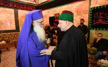 حکایت کشیشی که با تربت سیدالشهدا عبادت می‌کند