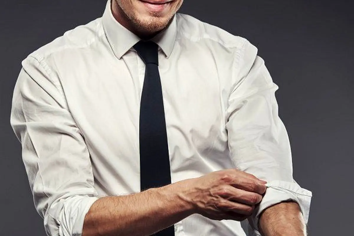 اصول شیک‌پوشی آقایان؛ ۵ روش تا زدن آستین پیراهن مردانه که باید بلد باشید

