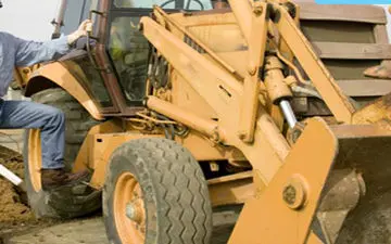 آقای وزیر با بولدوزر به جنگ مافیا می‌رود! +فیلم 