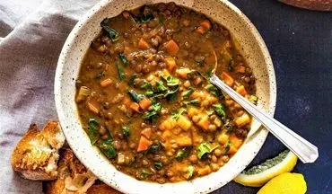 طرز تهیه سوپ عدس و سبزیجات پاییزی؛ یک غذای رژیمی و گرم برای روزهای سرد