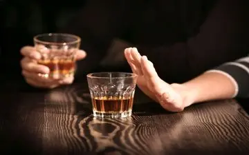 اگر ۳۰ روز الکل ننوشید، این ۷ اتفاق شگفت‌انگیز در بدنتان می‌افتد!