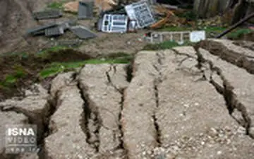 زمین برای بلعیدن اهالی سمنان دهان باز کرد