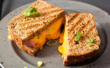 طرز تهیه اسنک ژامبون خوشمزه!