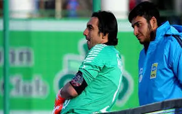 پرسپولیسی ها به طور مستقیم به گلر استقلال حمله کردند