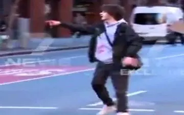 
دستگیری یک قاتل توسط عابران پیاده + فیلم 