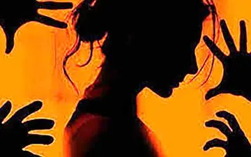 پخش آنلاین فیلم التماس های دختر 15 ساله در مقابل 6 مرد برهنه/ شهر به هم ریخت!