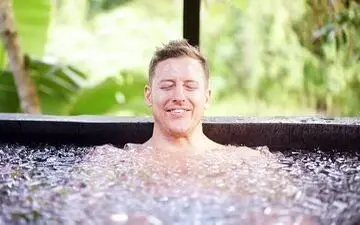 دوش آب سرد برای سلامتی بدن مزیتی دارد؟

