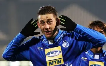 پاتک سرخپوشان به استقلالی ها ؛ مذاکره با بمب جذاب نقل و انتقالات آبی ها !