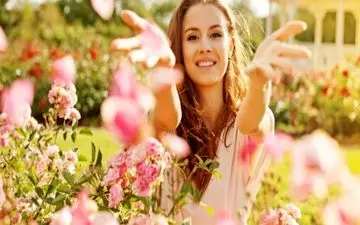 خانه تکانی پوست در بهار؛ از پاکسازی عمیق تا آرایش سبک!
