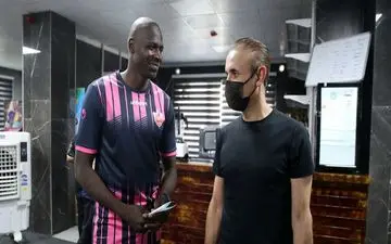 حضور شیخ دیاباته در ایفمارک برای تست‌های پزشکی