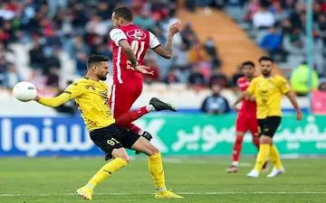 فرار بازیکنان سپاهان از دست هواداران پرسپولیس 