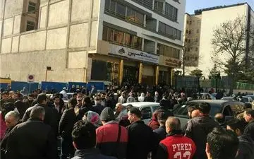 سپرده‌گذاران موسسه مالی و اعتباری کاسپین دست به تجمع زدند