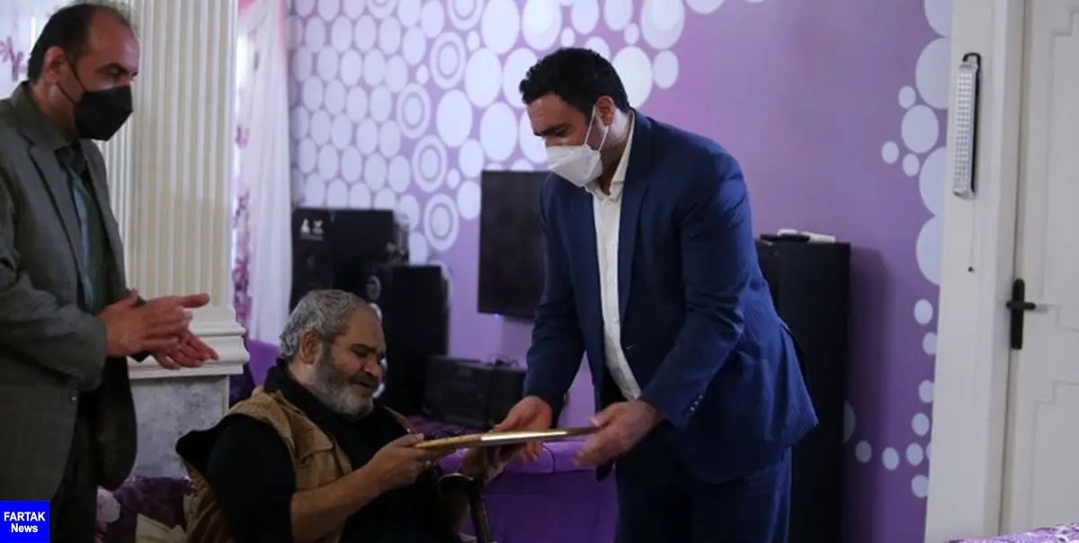 به مناسبت روز قلم «عباس خوش‌عمل» گواهینامه درجه یک هنری گرفت