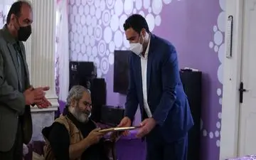 به مناسبت روز قلم «عباس خوش‌عمل» گواهینامه درجه یک هنری گرفت